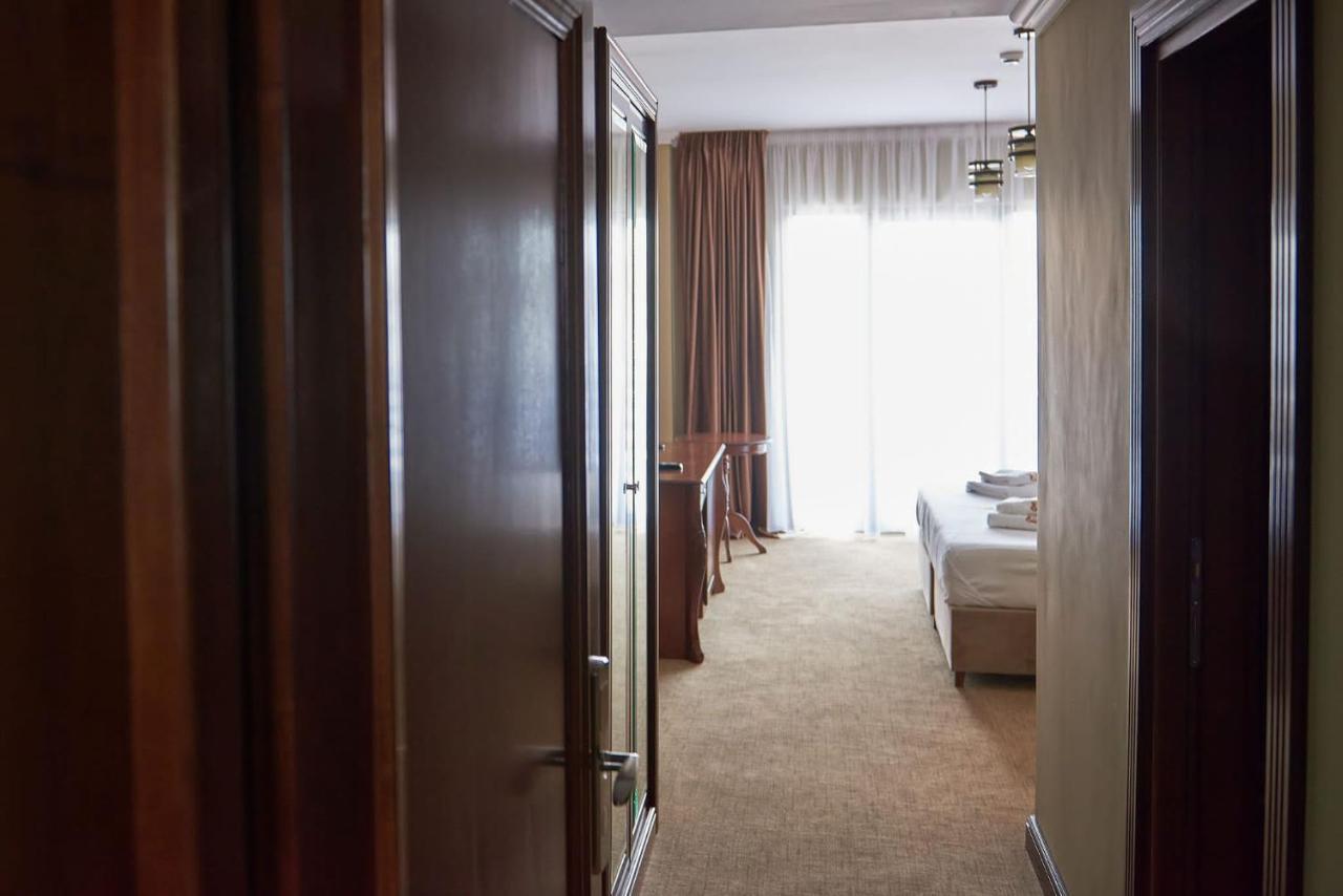 Hotel Adriano Брэила Экстерьер фото