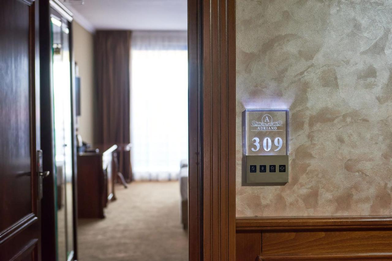 Hotel Adriano Брэила Экстерьер фото