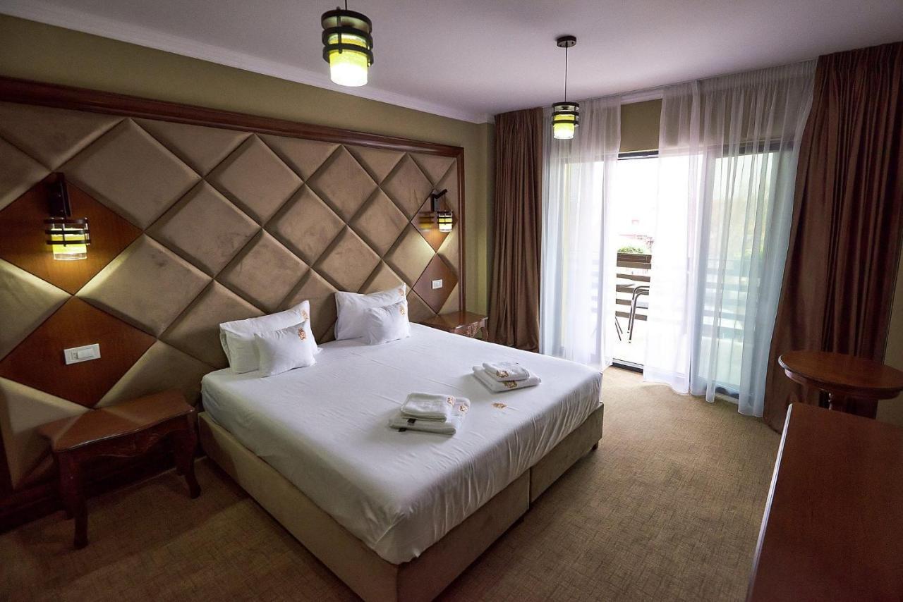 Hotel Adriano Брэила Экстерьер фото