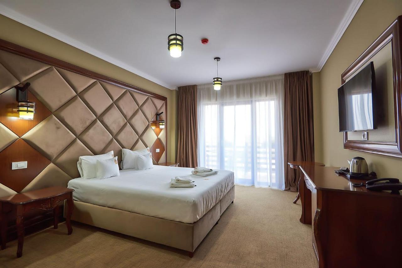 Hotel Adriano Брэила Экстерьер фото