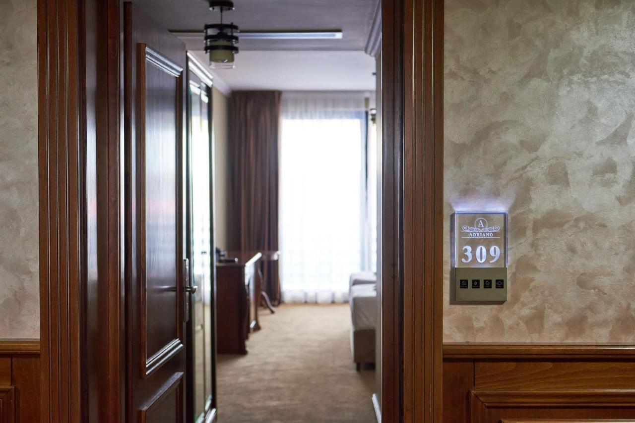 Hotel Adriano Брэила Экстерьер фото